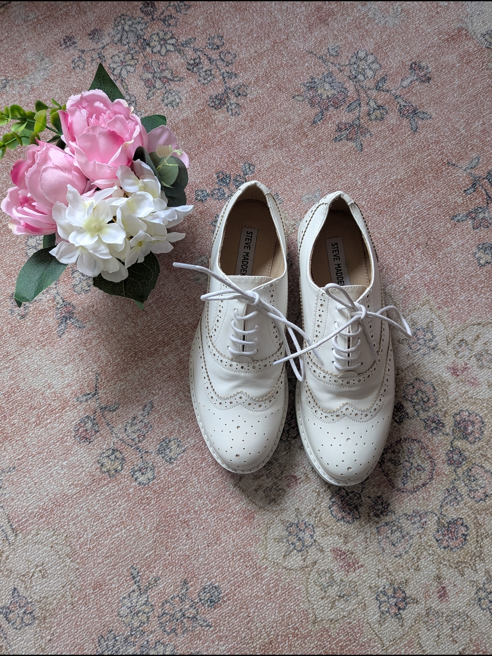 Steve Madden Women's White Brogue Oxfords Size 8